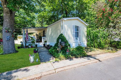 17 South Dr, East Windsor, NJ, 08520-1914 | Card Image