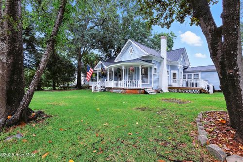 207 Walker St, Burgaw, NC, 28425-5260 | Card Image