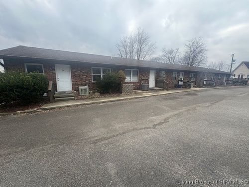 270 N School St, Pekin, IN, 47165-7845 | Card Image