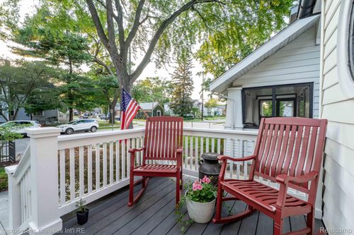 607 Knowles St, Royal Oak, MI, 48067-2715 | Card Image