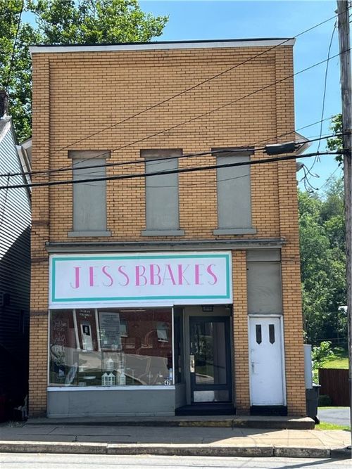 47 Main St, Manor, PA, 15665-9755 | Card Image