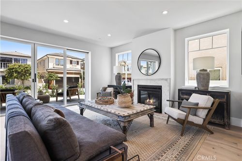 a-825 W Bay Ave, Newport Beach, CA, 92661-1109 | Card Image