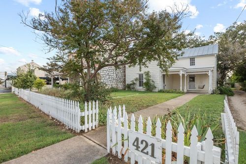421 W Main St, Fredericksburg, TX, 78624-3127 | Card Image