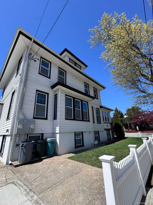 2 Leach St, Lynbrook, NY, 11563-2417 | Card Image