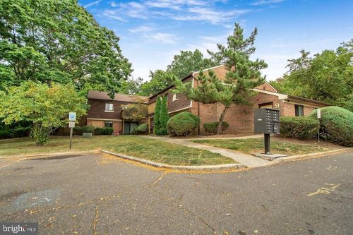 905 Meadow Woods Ln, LAWRENCE TOWNSHIP, NJ, 08648-4240 | Card Image