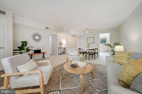 88c-88 N Bedford St, ARLINGTON, VA, 22201-1137 | Card Image