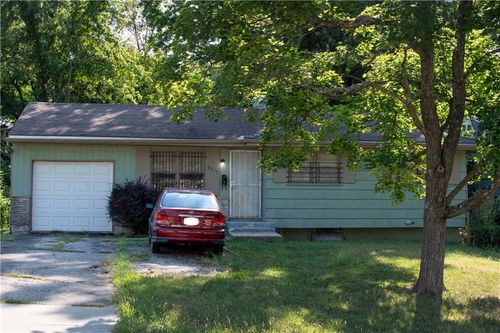 8217 Flora Ave, Kansas City, MO, 64131-2315 | Card Image