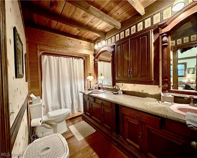 Full Bath with double vanities and tub/shower | Image 18