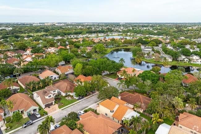 9271 Arborwood Cir, House other with 2 bedrooms, 2 bathrooms and null parking in Davie FL | Image 33