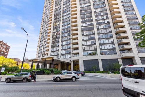 805-3930 N Pine Grove Ave, Chicago, IL, 60613-3357 | Card Image