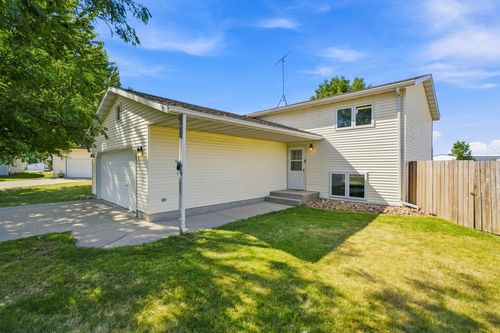 411 Np Ct, Breckenridge, MN, 56520-2206 | Card Image