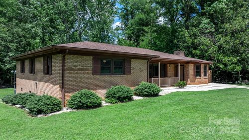 3195 Meadow Brook St, Valdese, NC, 28690-9519 | Card Image