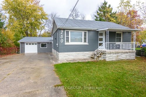 250 Ashley St, Foxboro, ON, K0K2B0 | Card Image