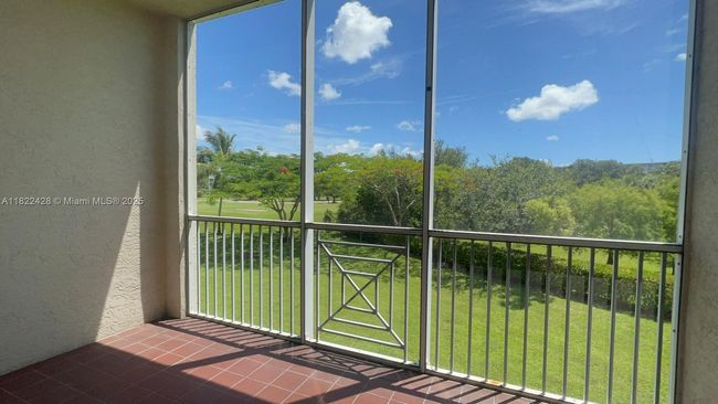 APT-211 - 3500 Oaks Clubhouse Dr, Condo with 3 bedrooms, 2 bathrooms and null parking in Pompano Beach FL | Image 17