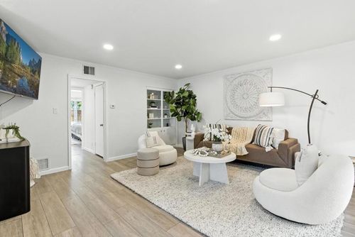 109-3015 Los Prados St, San Mateo, CA, 94403 | Card Image