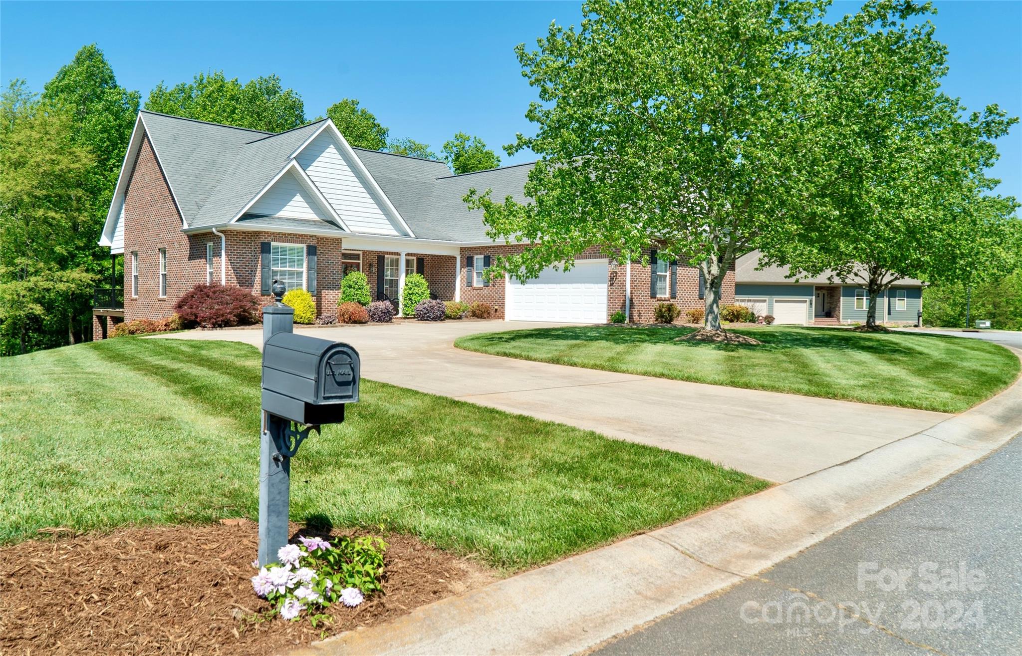 Beechmont Dr, Morganton, NC 28655