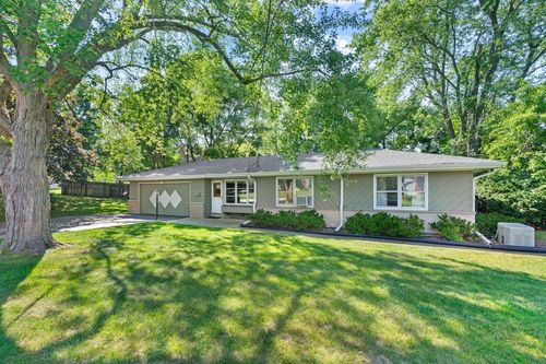 233 Arthur Dr, Woodstock, IL, 60098-2207 | Card Image