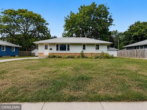 3912 61st Ave N, Brooklyn Center, MN, 55429-2404 | Card Image