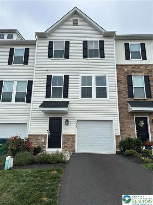 7614 Clayton Ave, Coopersburg, PA, 18036-8748 | Card Image