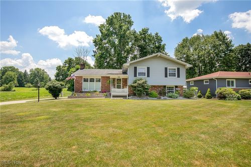 850 Robinson Ave, Barberton, OH, 44203-3725 | Card Image