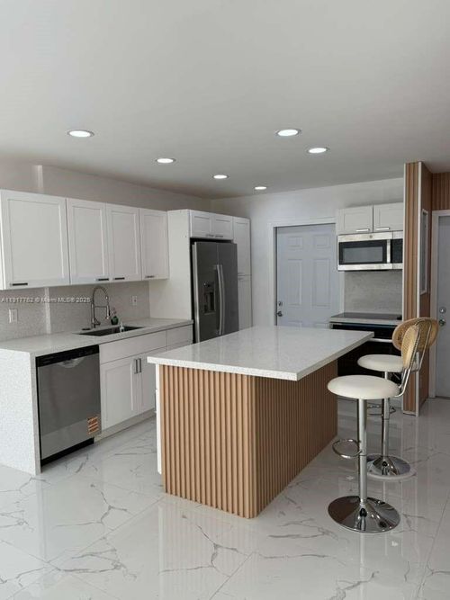 c312-15201 Ne 6th Ave, Miami, FL, 33162-5059 | Card Image