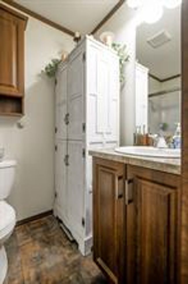 2300 13 St N, Home with 3 bedrooms, 2 bathrooms and 2 parking in Lethbridge AB | Image 17