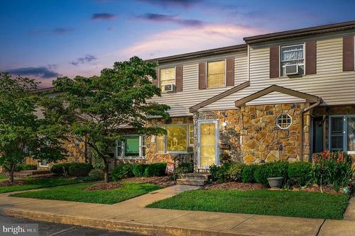 558 E Linden St, FLEETWOOD, PA, 19522-1621 | Card Image