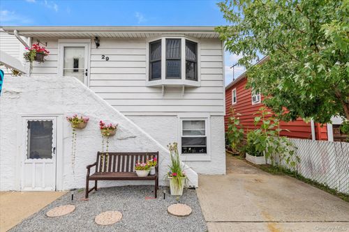 29 Newport Rd, Island Park, NY, 11558-1071 | Card Image