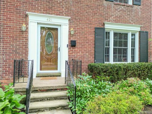 421 Maison Rd, Grosse Pointe Farms, MI, 48236-2807 | Card Image