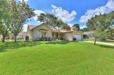 Rare Rayburn plan 3/2.5 plus dining/office on corner lot in the heart of Sun City. | Image 1