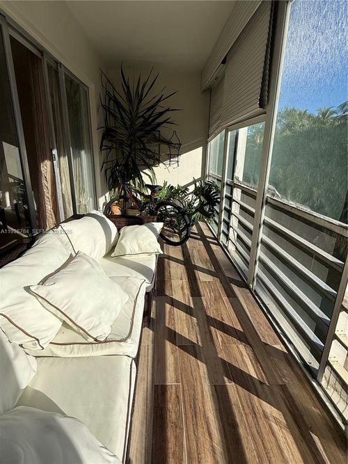 apt-302-500 Ne 14th Ave, Hallandale Beach, FL, 33009-3616 | Card Image