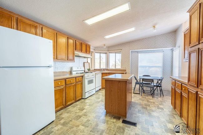 13517 E 53 Rd Ln, House other with 3 bedrooms, 2 bathrooms and 1 parking in Yuma AZ | Image 8