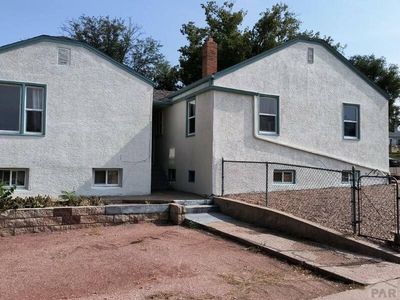 431 W Grant Ave, Home with 6 bedrooms, 4 bathrooms and 1 parking in Pueblo CO | Image 3