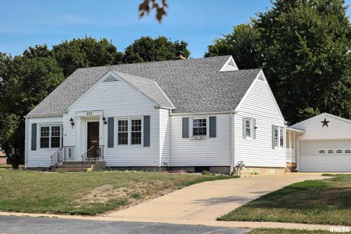 428 S Madison St, Pittsfield, IL, 62363-1958 | Card Image