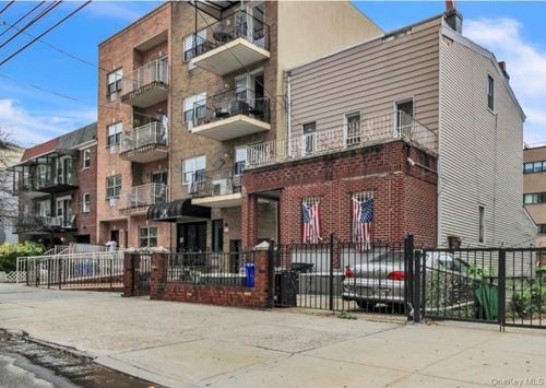 2308 31st Dr, Astoria, NY, 11106-4137 | Card Image