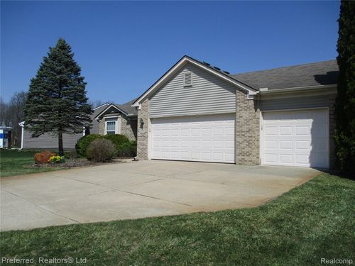 9153 Lakewood Dr, Whitmore Lake, MI, 48189-8200 | Card Image