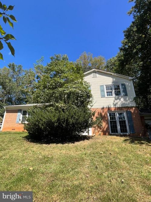 1851 Foxstone Dr, Vienna, VA, 22182-2147 | Card Image