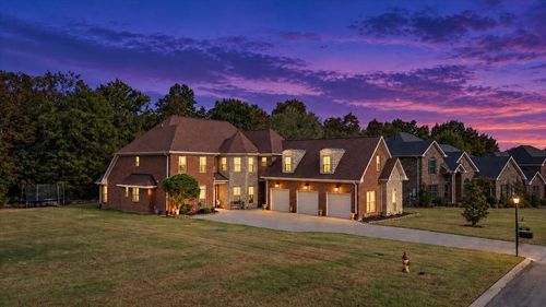 136 Seven Springs Dr, Mount Juliet, TN, 37122-3859 | Card Image