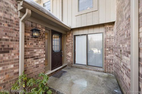 1938 Burning Bush Ct, Rochester Hills, MI, 48309-3323 | Card Image