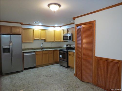 5-2 E Main St, Middletown, NY, 10940-5831 | Card Image