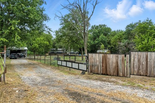726 Highland Cir, Springtown, TX, 76082-7205 | Card Image