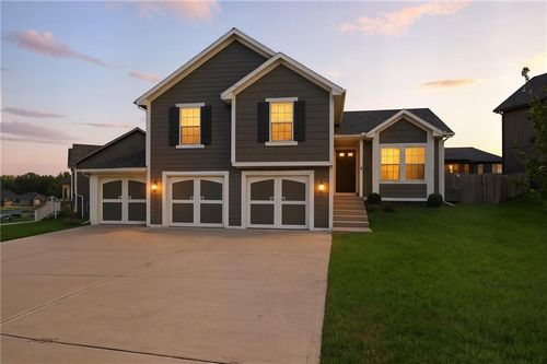 1043 E 14th St, Kearney, MO, 64060-8728 | Card Image