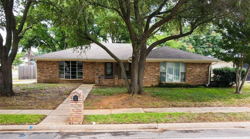 1701 Winchester Way, Bedford, TX, 76022-6812 | Card Image