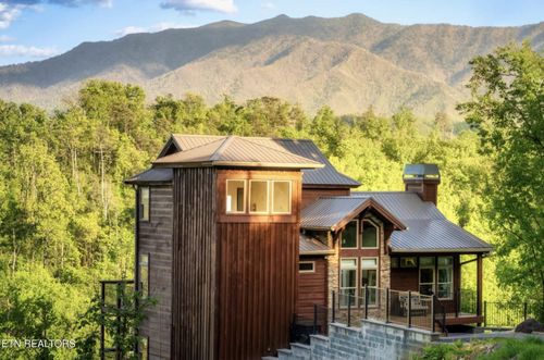 811 Sourwood Drive, Gatlinburg, TN, 37738 | Card Image