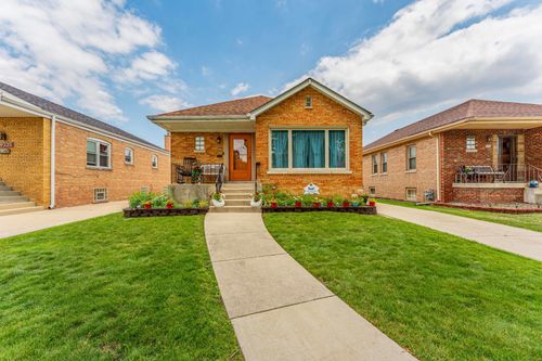 9327 S Avers Ave, Evergreen Park, IL, 60805-1856 | Card Image