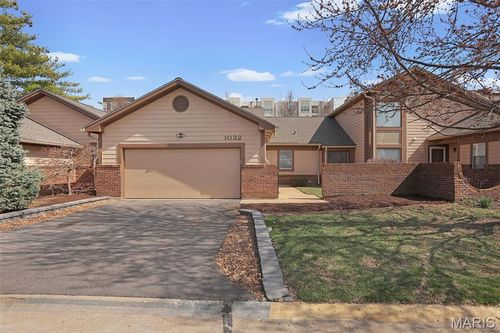 1032 King Henry Ct, Saint Louis, MO, 63146-5528 | Card Image