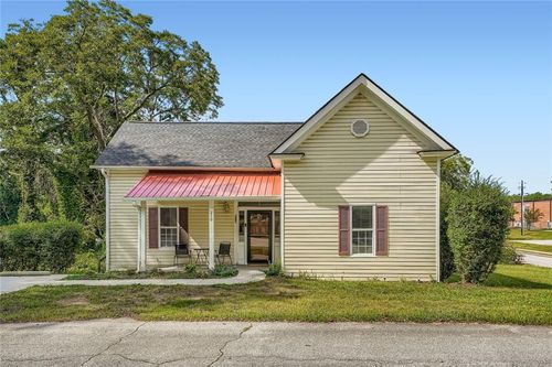 210 N Johnston St, dallas, GA, 30132-4003 | Card Image