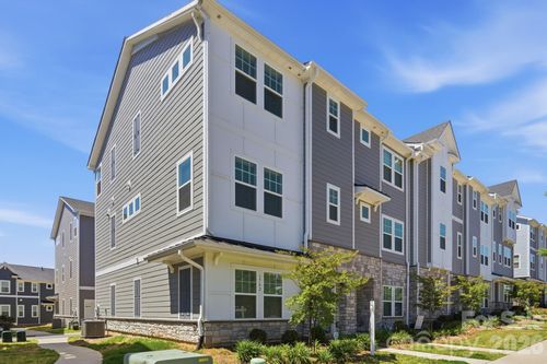 3742 Memorial Pkwy, Charlotte, NC, 28217-1692 | Card Image