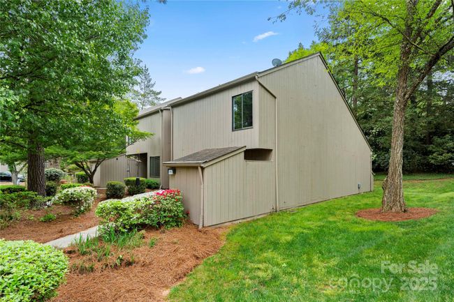 Huge side yard common area | Image 35
