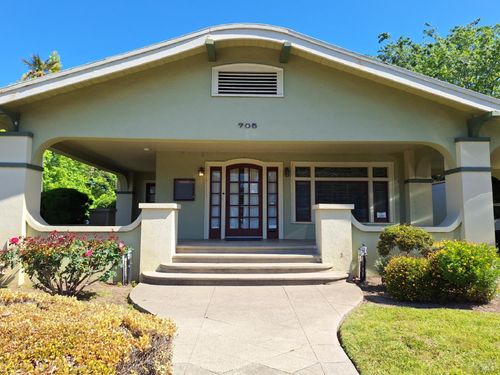 705 College Ave, Santa Rosa, CA, 95404-4106 | Card Image